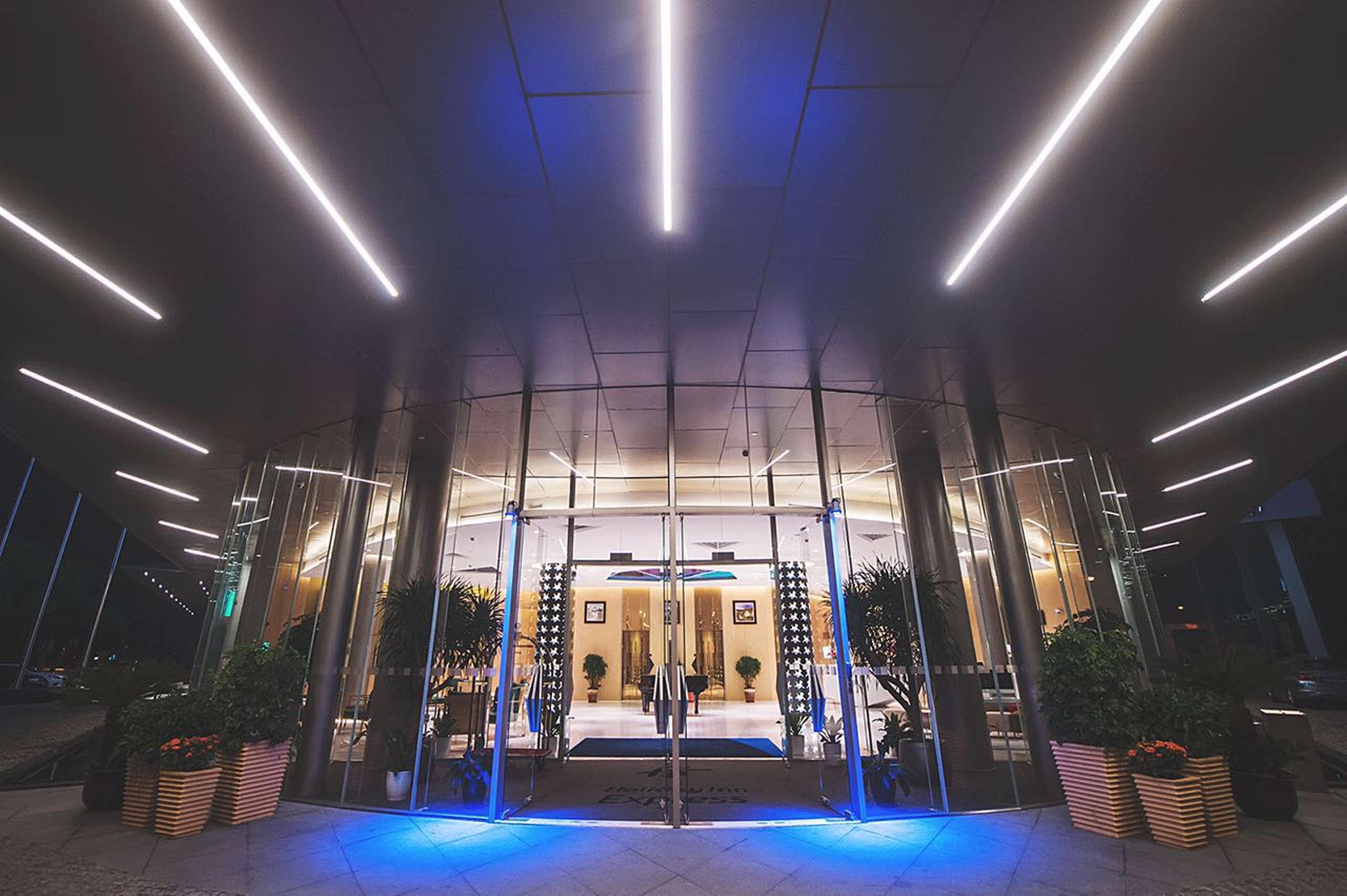 Holiday Inn Express Shanghai Songjiang Fangta By Ihg Exteriör bild